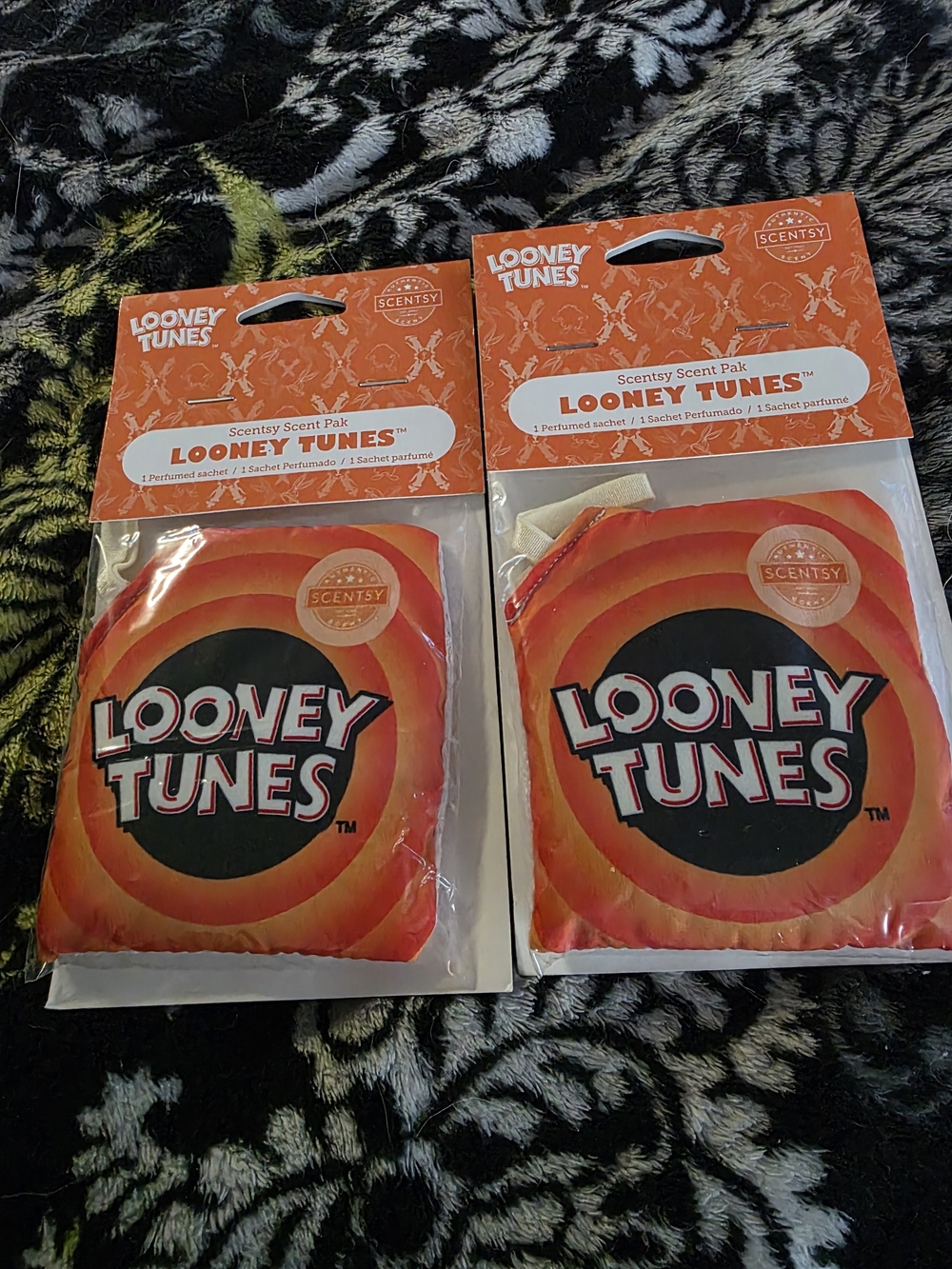 Scentsy Looney Tunes Scent Pak - White